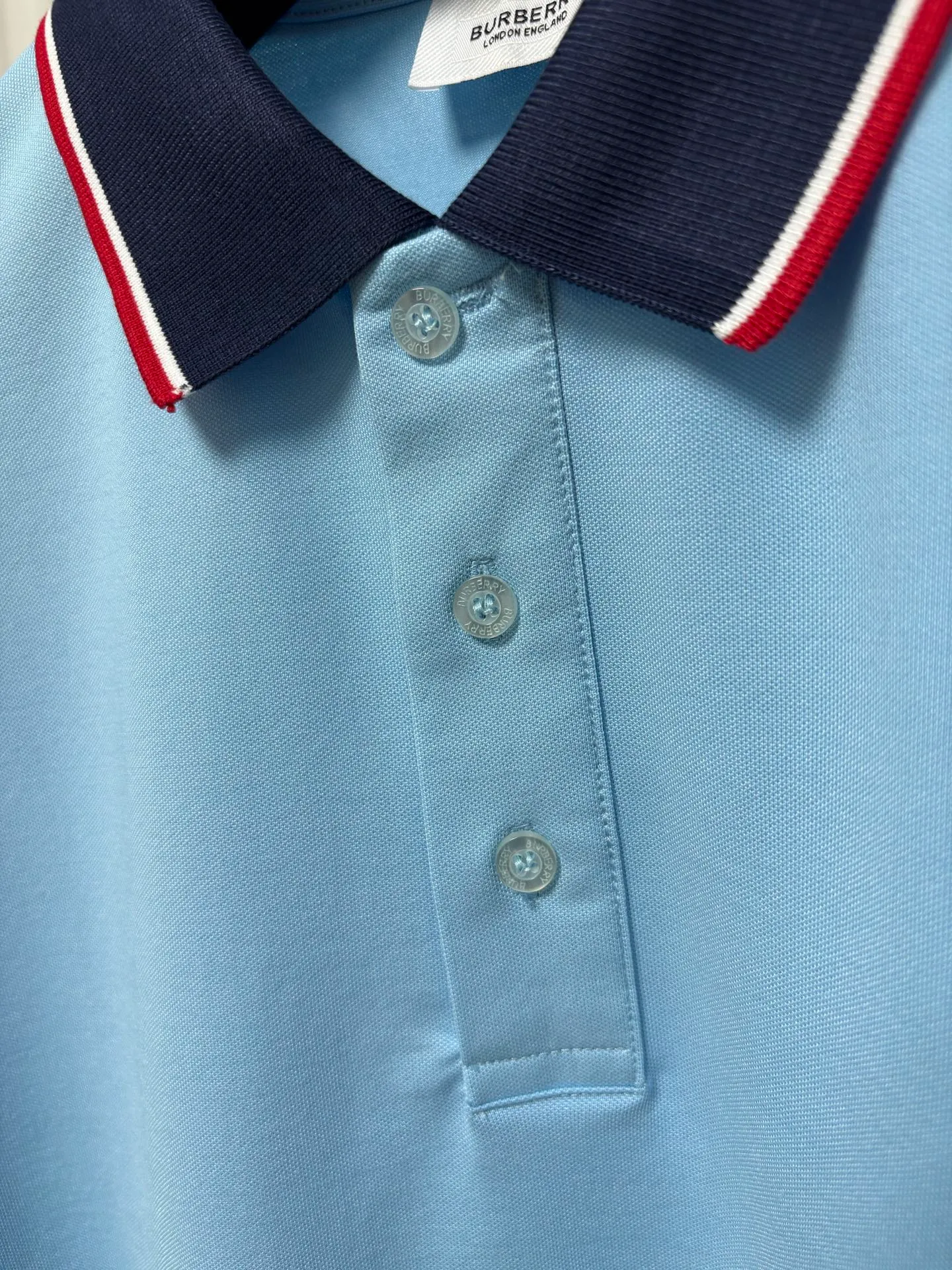 p105💰 BURBERRY ， Polo Classic Navy Blue ， Red BURBERRY ， ， ； Light Blue， ， ， ， 。 White ， ， 、 ， ， ， ， Light Blue 。 Size M-3XL